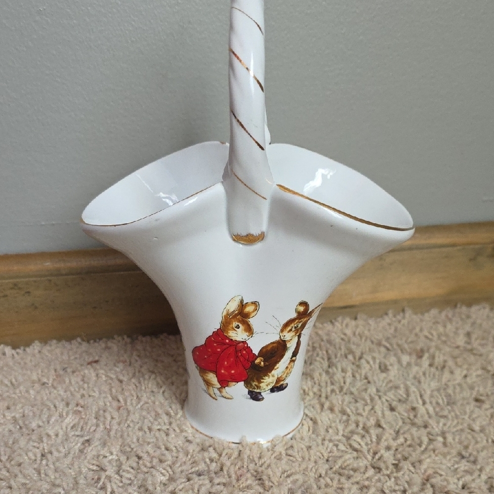 Peter Rabbit Ceramic Basket/Vase - Picture 2 of 7